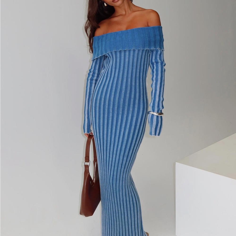 Elegant Blue Off-Shoulder Dress (M/L)